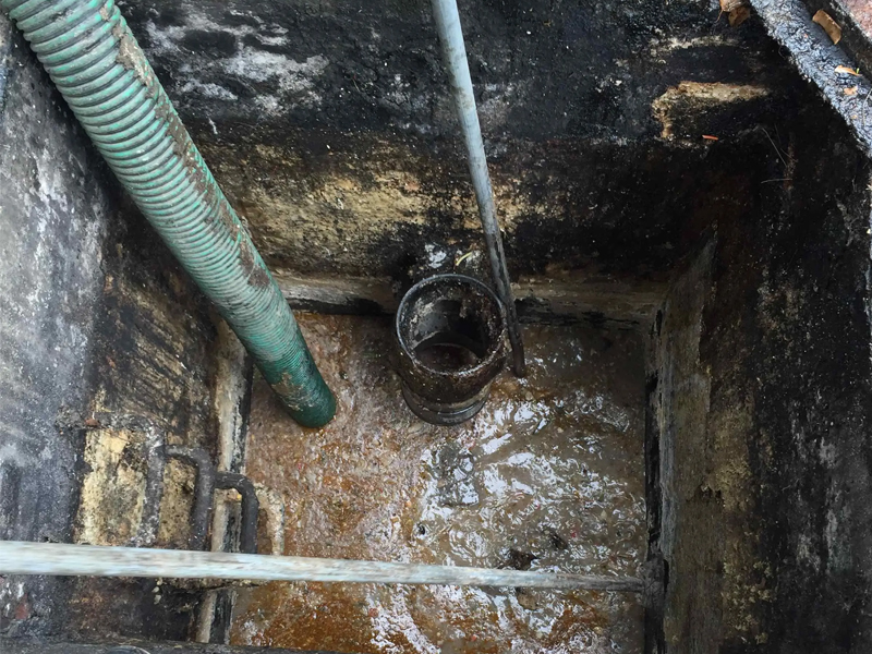 摄山村隔油池清理